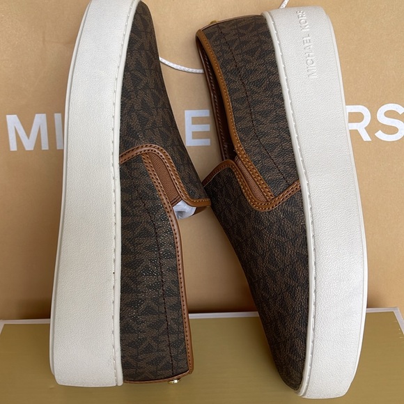 Michael Kors TEDDI SLIP ON
MK SIGNATURE SM
49FOTDFP3B
Platforms - Sneakers - Picture 12 of 16